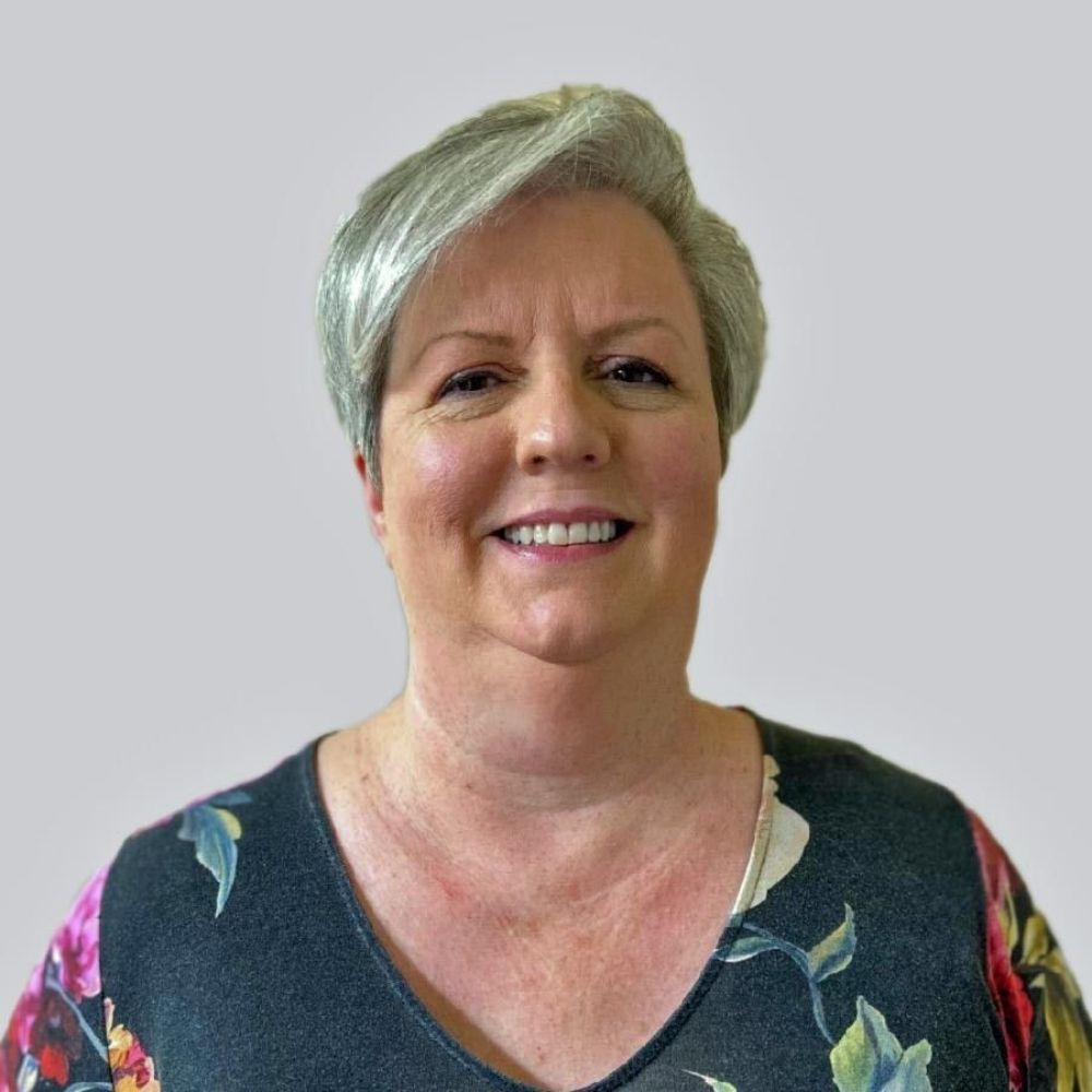 Melinda Boyd Amanda Martin has a Ph.D. in Family Therapy, Licensed Professional Counselor, Licensed<br />
Marriage and Family Therapist Supervisor, Board Certified in Neurofeedback, Eagala Mental<br />
Health Professional, EMDR Trainer, EMDRIA Certified Therapist, and Approved Consultant